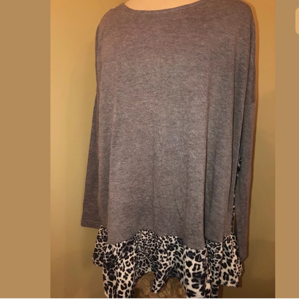 Entro gray and leopard size small brand new